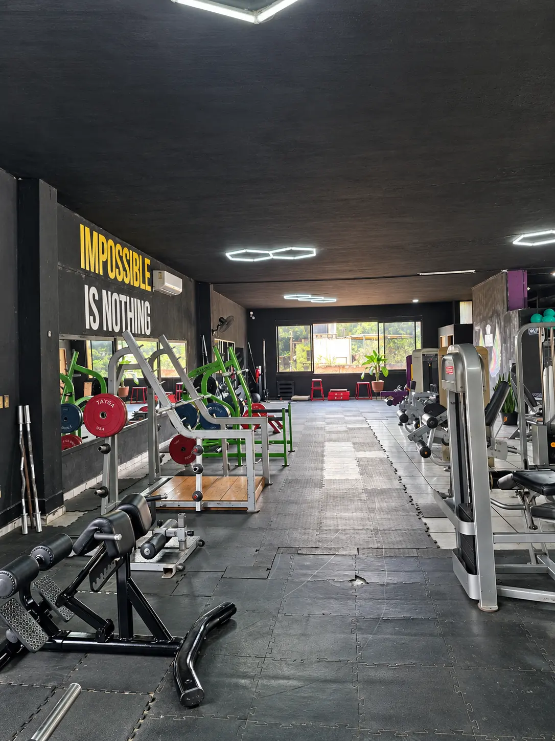 Vista de las áreas de fuerza de Forte Gym