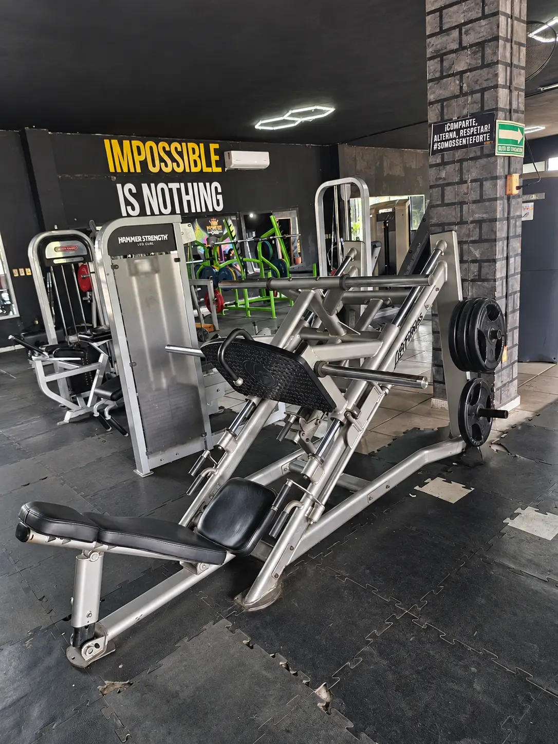 Prensa de pierna Life Fitness en Forte Gym